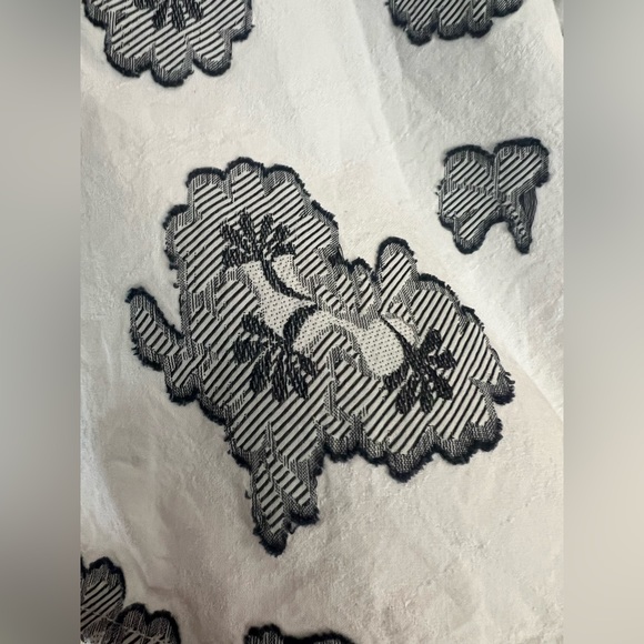 Ann Taylor Black White Floral Wrap Top Short Sleeve Size 10 - Picture 8 of 9